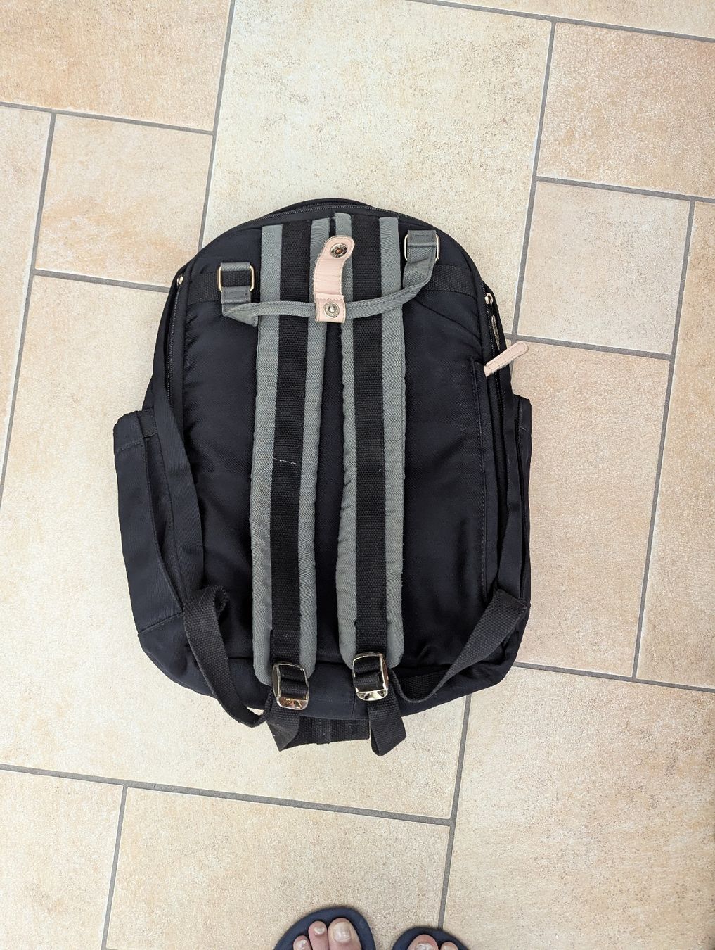 Nordace Rucksäcke: Nordace Backpack black with USB charging port  – Defekt aus Saillon von vic_xny8 1