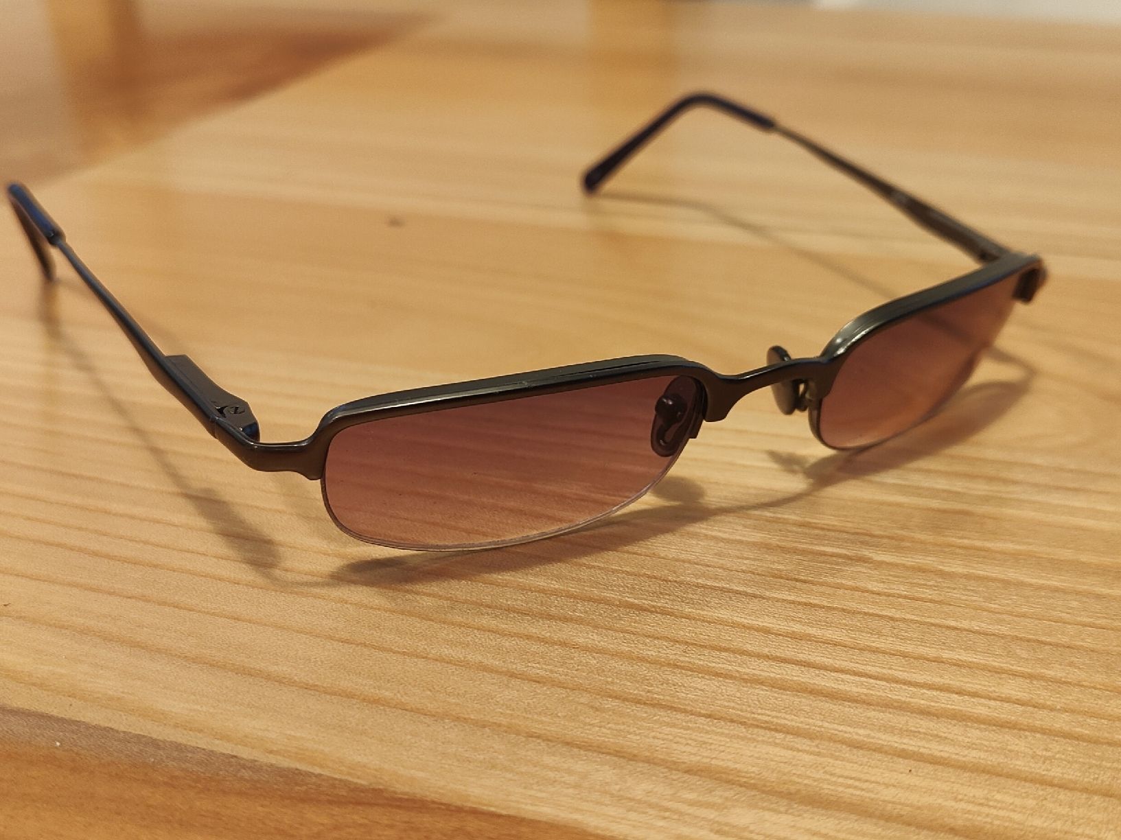 Occhiali & Lenti: Lunettes de soleil au design fin et élégant – Usato da Renens VD venduto da sin_sdr6 2