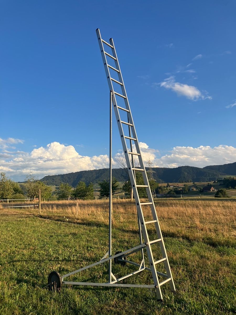 Leitern: Selbststehende Leiter 4.6m mit Rollen  – Gebraucht aus Richterswil von Patschiva