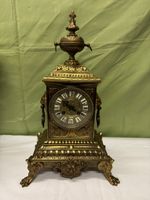 Französische Uhr mit Löwengriffen aus dem 19.Jahrhunderts