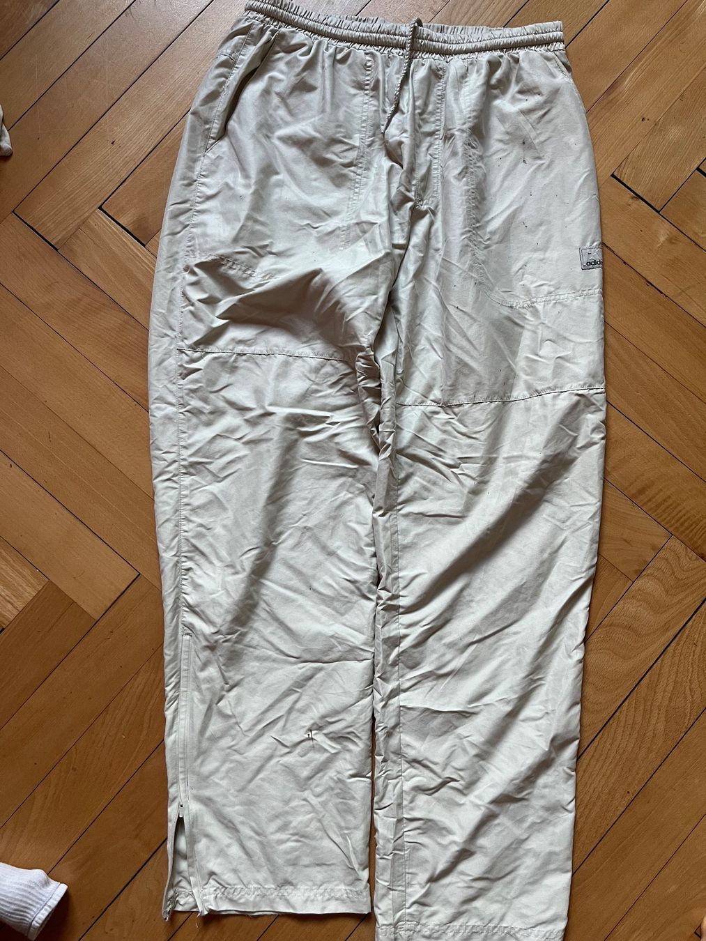 Adidas Pantaloni: Adidas Trackpants beige M – Usato da Niederscherli venduto da noa_tc6b