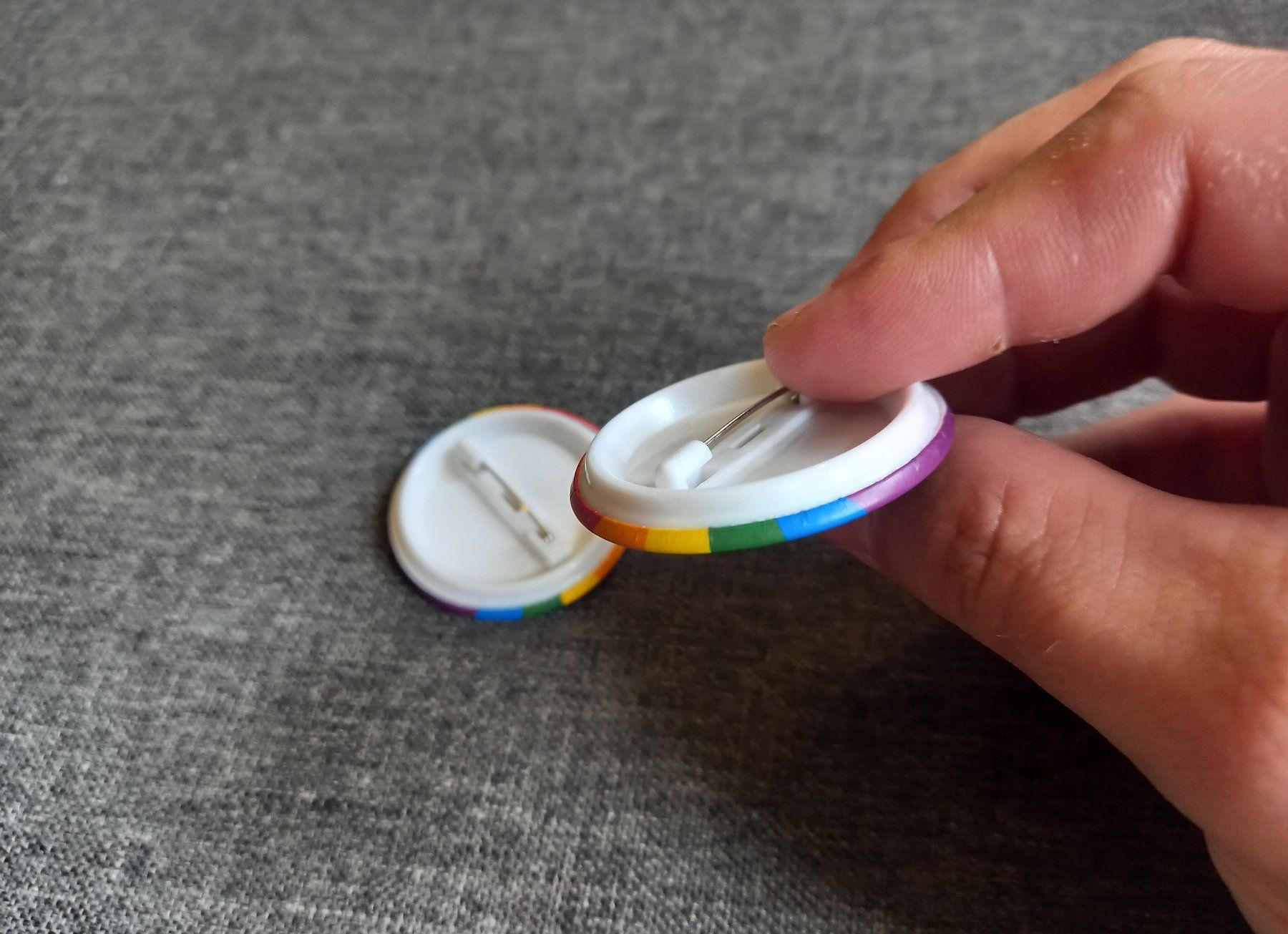 Placchette & Badge: 50x Badge Pin LGBT – Nuovo e nell'imballaggio originale da Lausanne venduto da novastoris 3