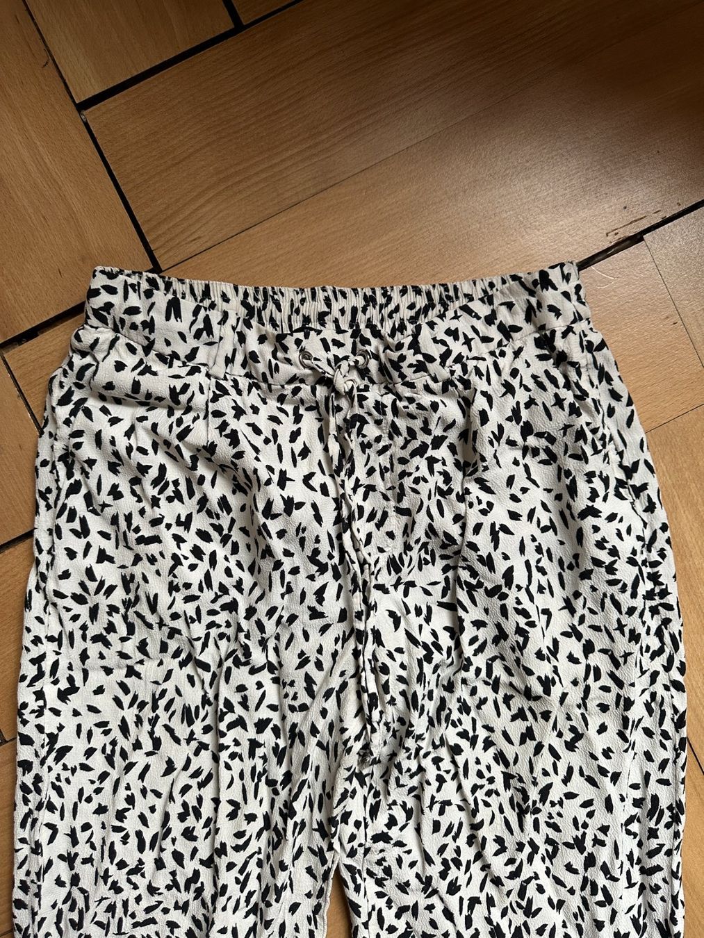 Zara Hosen: ZARA - Hose weiss-schwarz gemustert S – Gebraucht aus Zürich von Diazaio 1