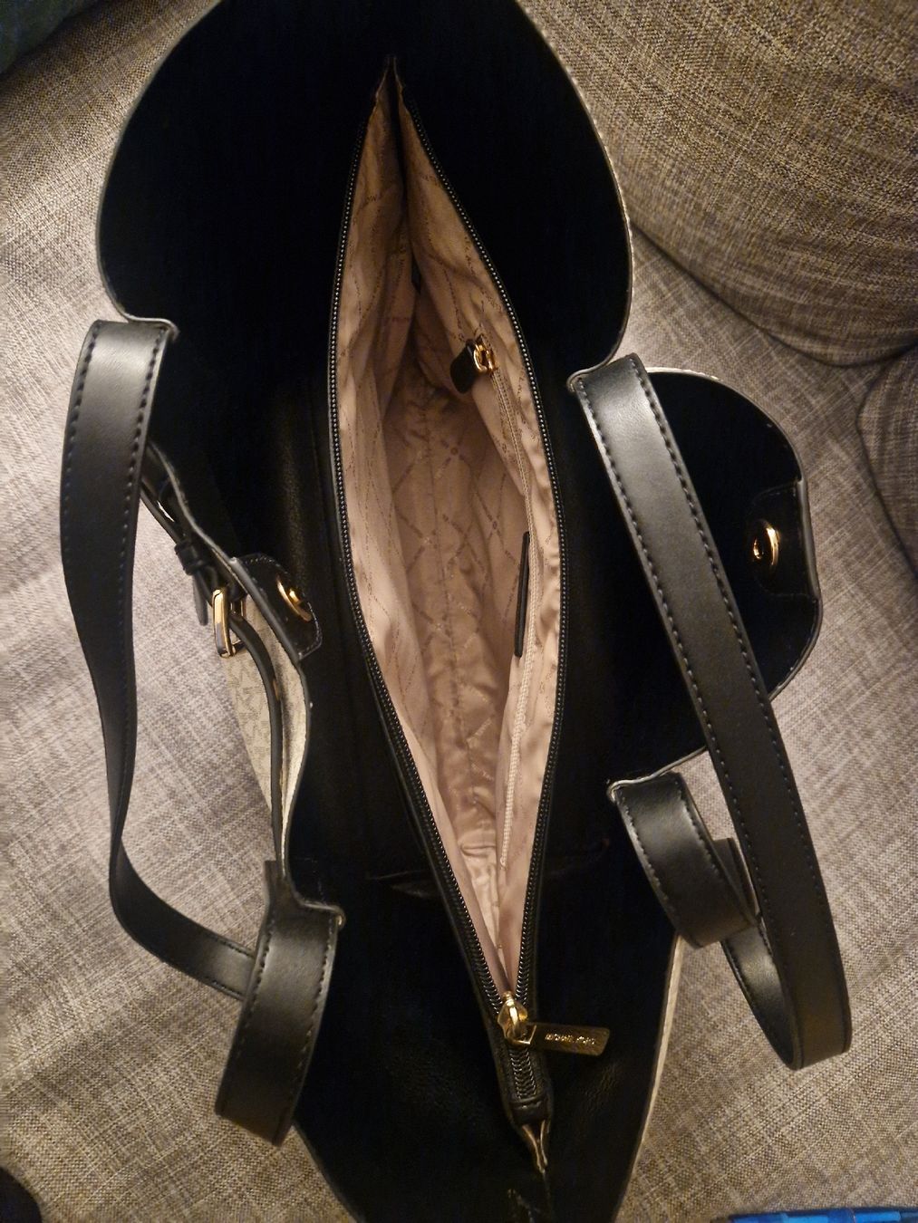 Michael Kors Taschen für Damen: Michael Kors Tote Bag - Stylish and Spacious MK – Gebraucht aus Basel von bas_6kfg 2