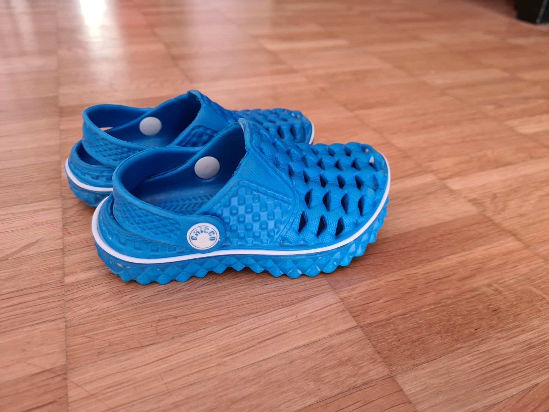 Scarpe per ragazzi: CHICCO Badeschuhe Gr. 21 – Usato da Jona venduto da Good_luck_