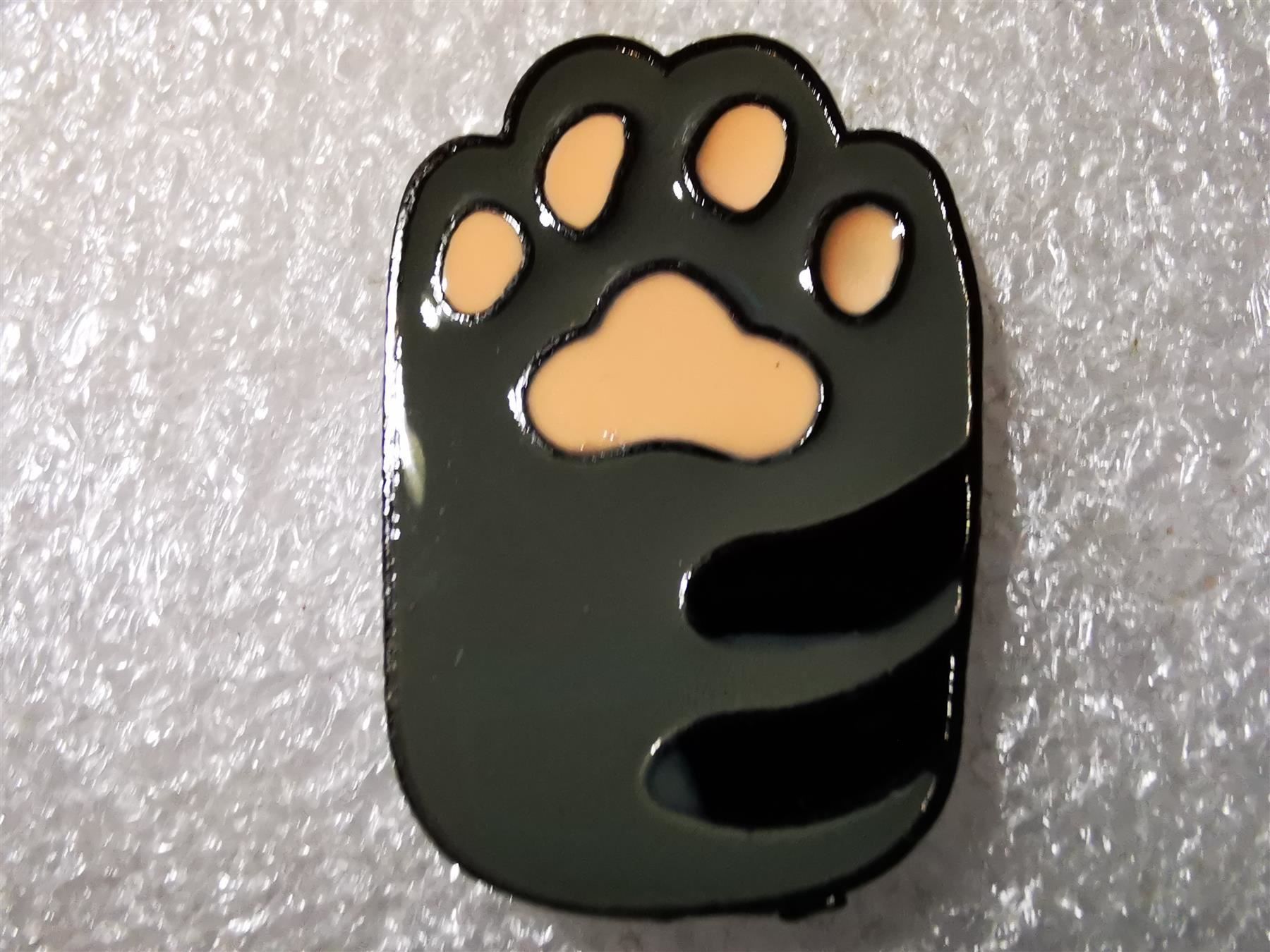 Plaketten & Abzeichen: Ansteckpin 50: Katzenpfote – Gebraucht aus Oppligen von Pin-Fall-Shop