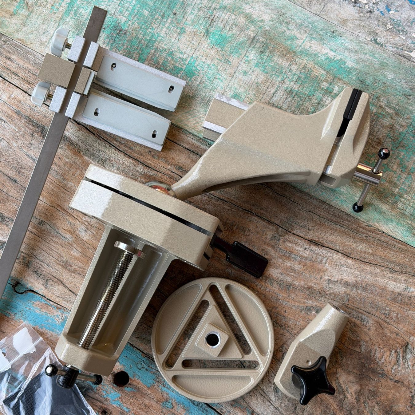 Bergeon Tutti gli attrezzi: Bernstein 9-250 Spannfix-VARIO Assembly Vice Tool – Nuovo e nell'imballaggio originale da Vésenaz venduto da Grailium 1