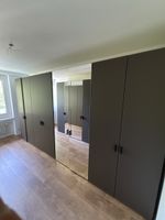 VB Neu Toffee Glasschrank von Pfister zwei Elemente je 200m 