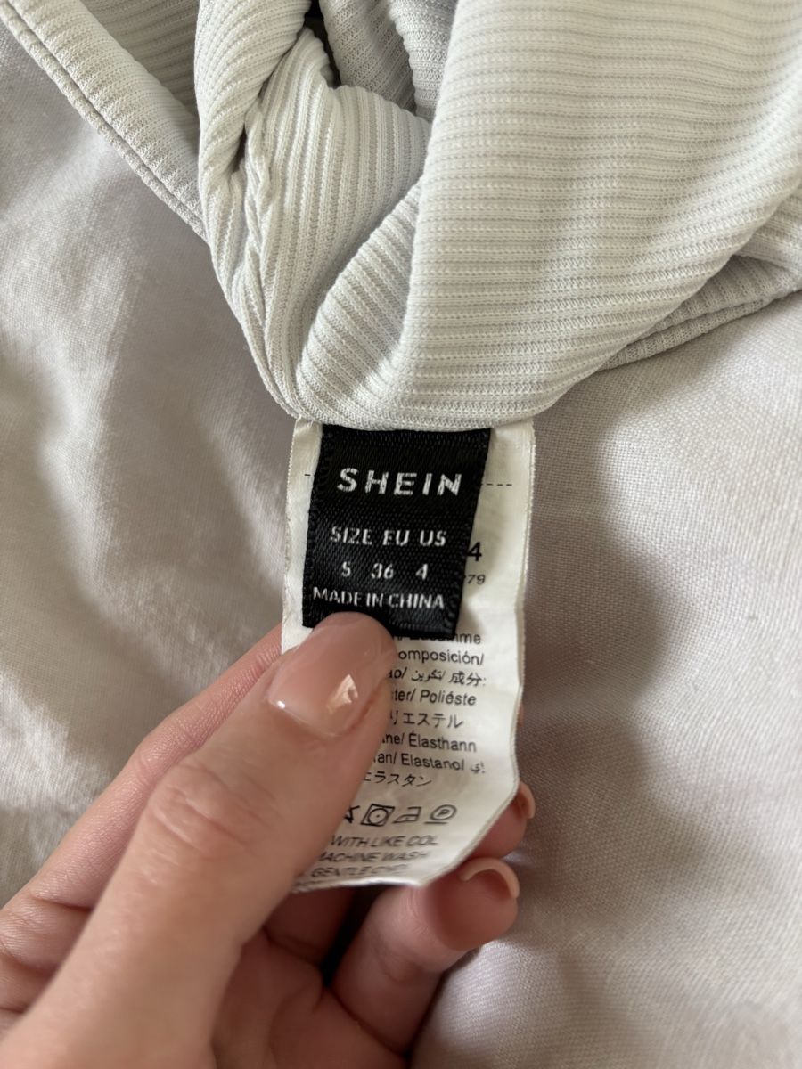 Shein Top: Shein White Crop Top, Size S – Usato da Dübendorf venduto da zeb_h87q 2