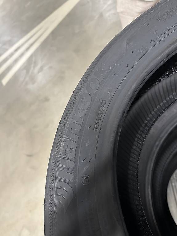 Hankook Pneumatici & Ruote complete: Neuwertige Pneu Marke Hankook – Usato da Spreitenbach venduto da miimii90 1