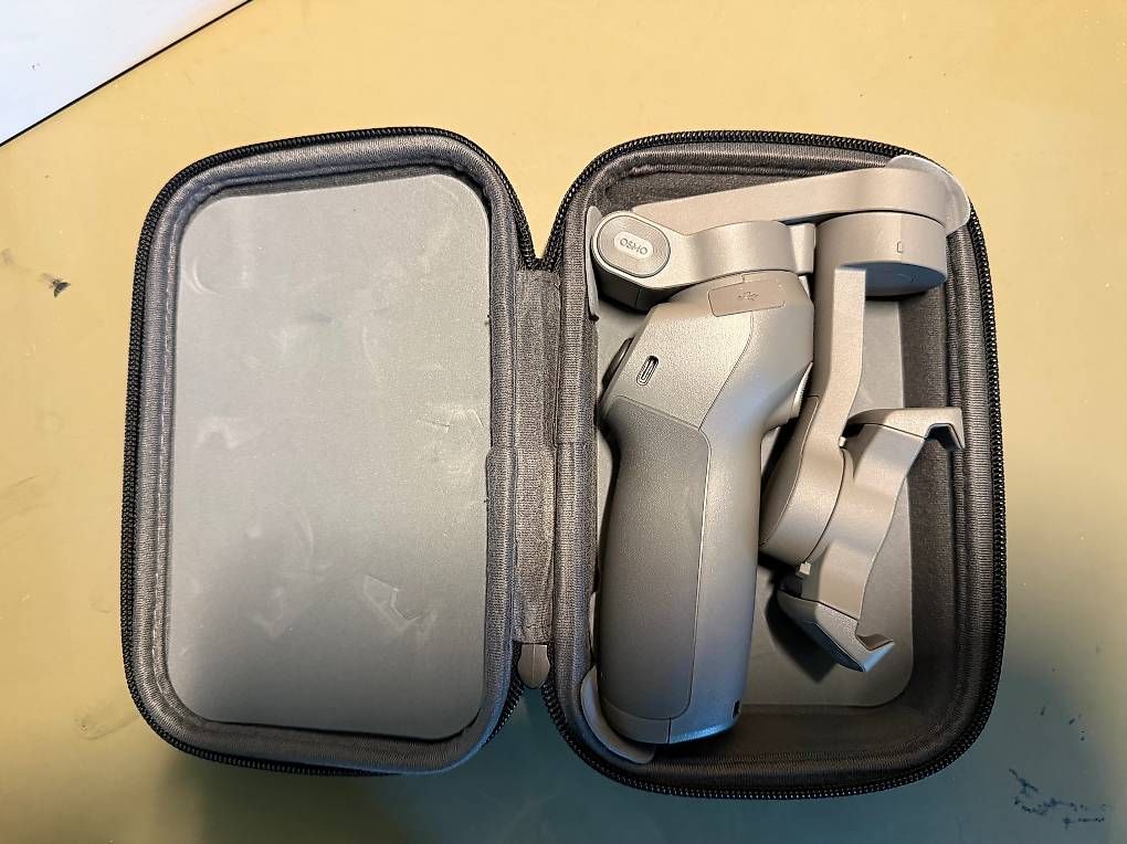 Stative & Köpfe: DJI Osmo Mobile 3 Combo Gimbal inkl. Tasche & Stativ – Gebraucht aus Frauenfeld von Joshino 4
