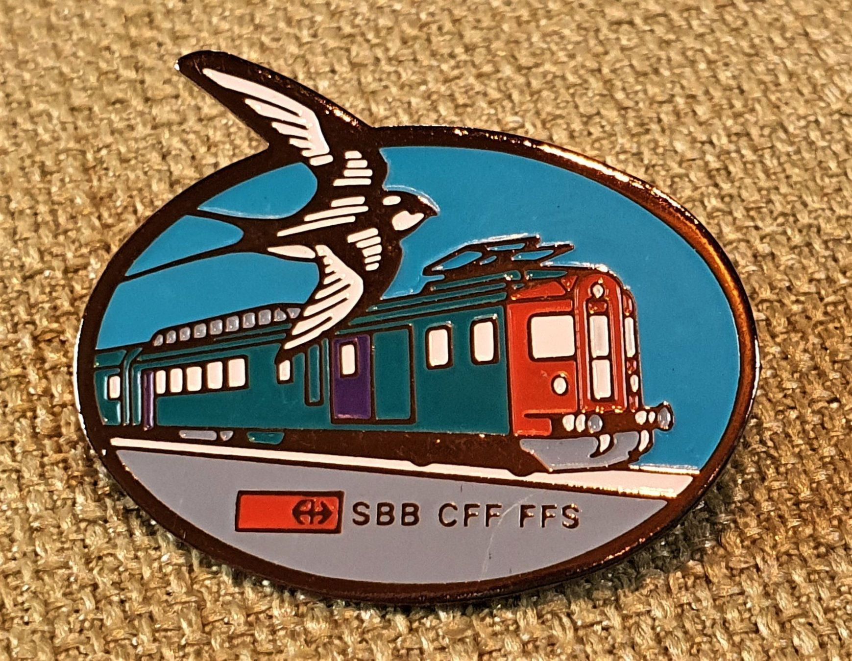 SBB/CFF/FFS Plaketten & Abzeichen: B073 - Pin SBB CFF FFS Schwalbe Zug Lok – Gebraucht aus Reinach BL von Boston-Verkauf
