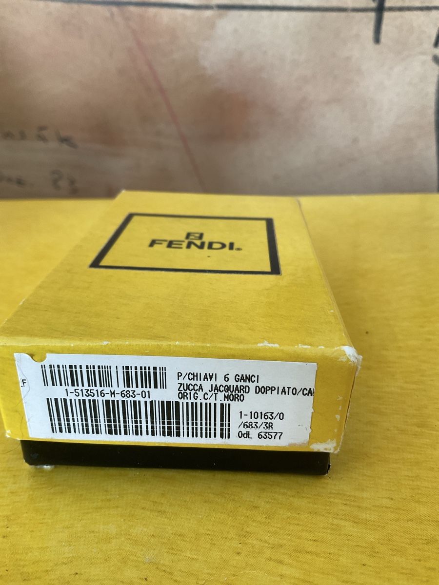 Fendi Schlüsselanhänger & - bänder: Fendi Fur Charm Keychain Dark Grey Used   – Gebraucht aus St. Gallen von accessoriella 4