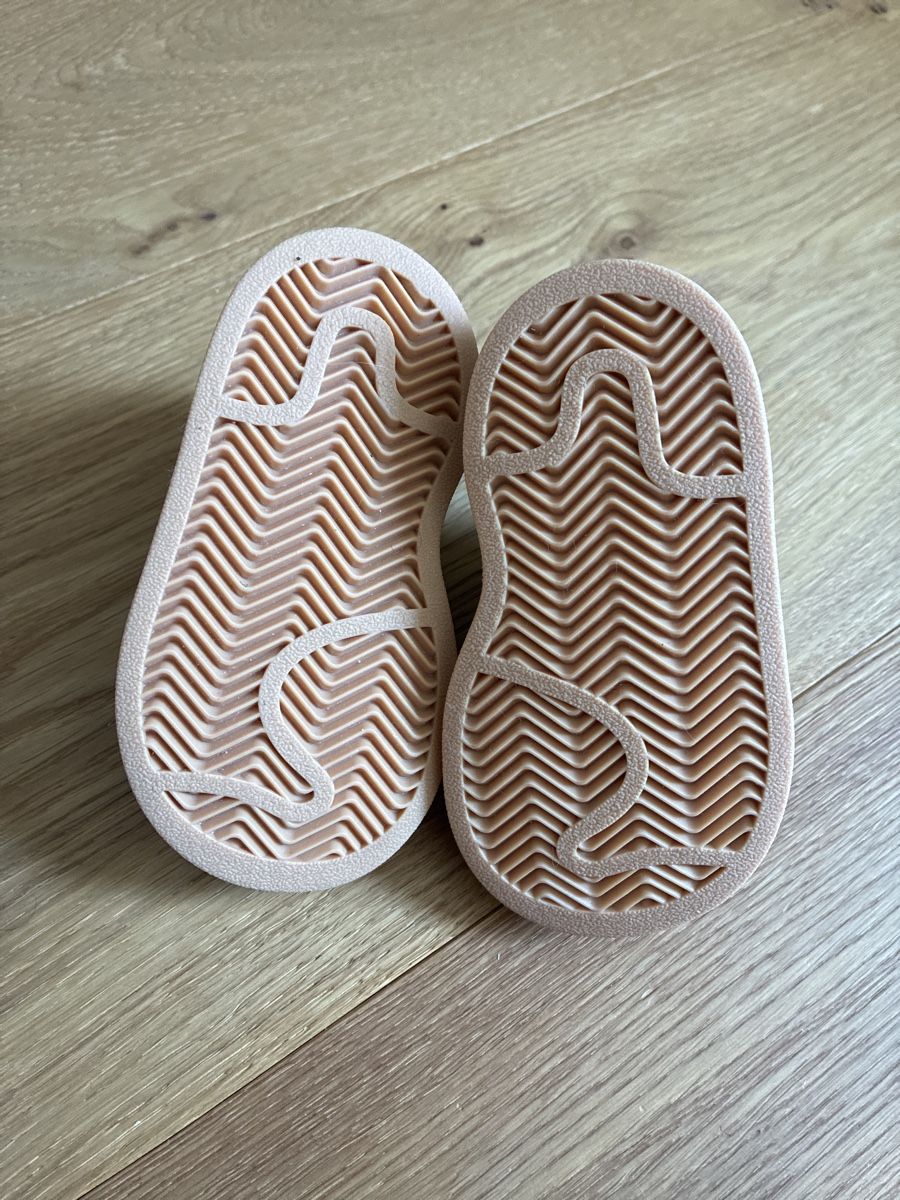 Adidas Scarpe per ragazzi: Kinder Turnschuhe Adidas hellblau Grösse 19 – Nuovo (secondo la descrizione) da Dürnten venduto da had0. 2