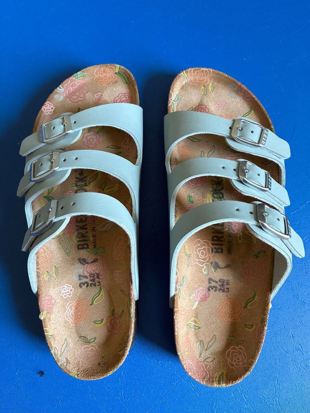 Birkenstock Scarpe da donna: Neuwertige Birkenstock Florida  37 schmal hellblau – Nuovo (secondo la descrizione) da Koppigen venduto da Luarna
