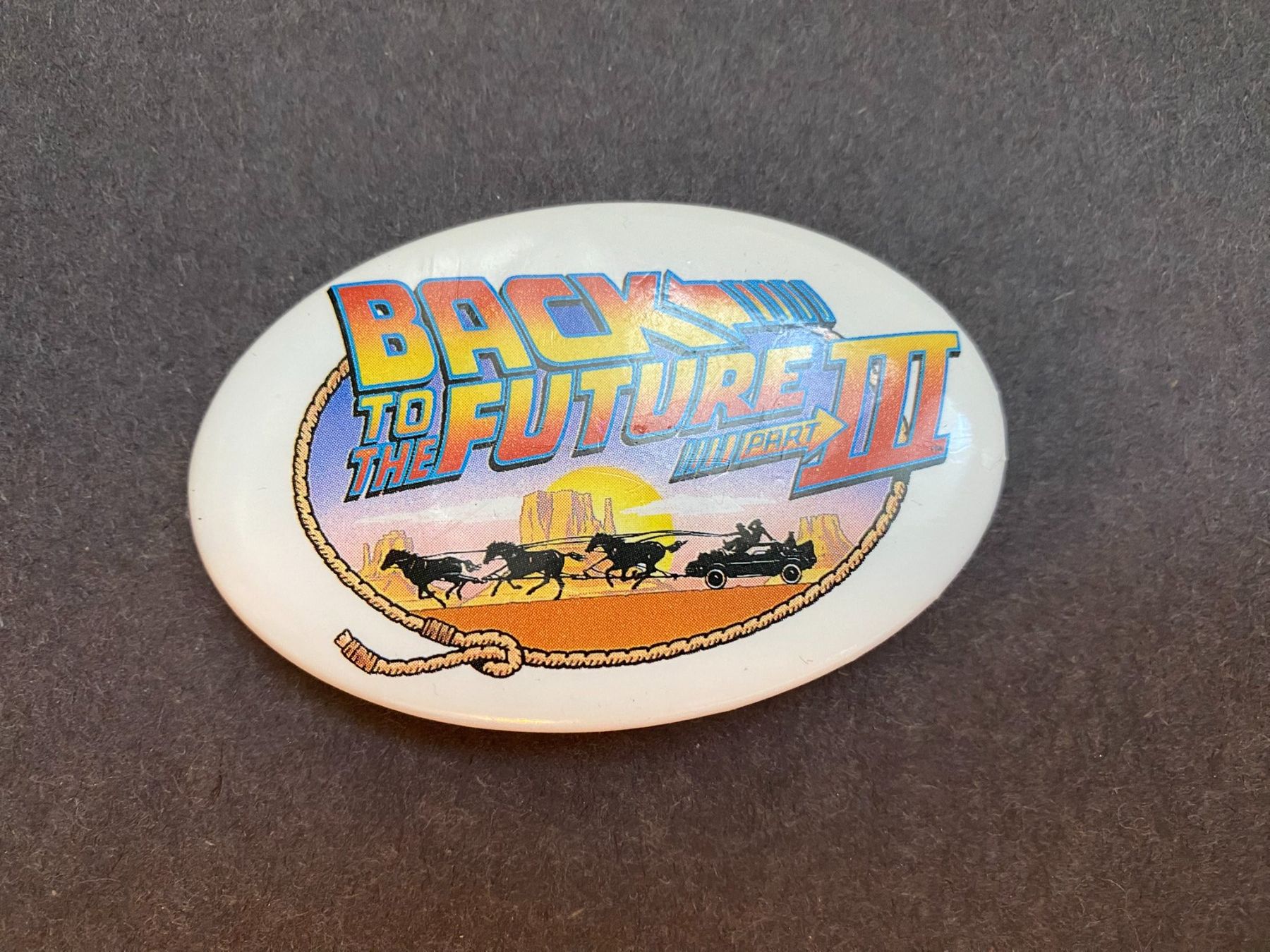 Plaquettes & Badges: Button Back to the Future III 1990 UNIVERSAL CITY STUDIOS – D'occasion à Spiez par Mlandcruiser