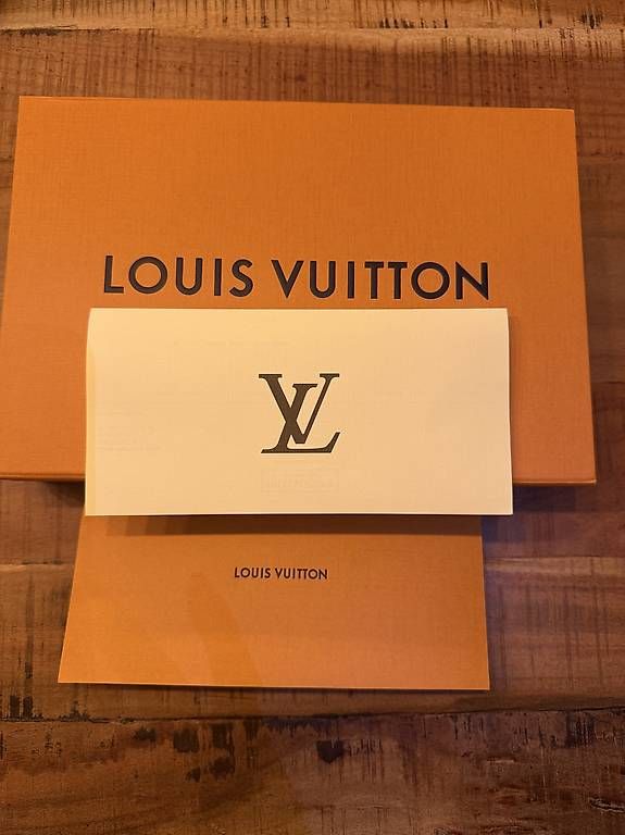 Louis Vuitton Foulards, Tücher & Schals: Original Louis Vuitton Schal Rosé – Gebraucht aus Mühleberg von baerbeli78 1