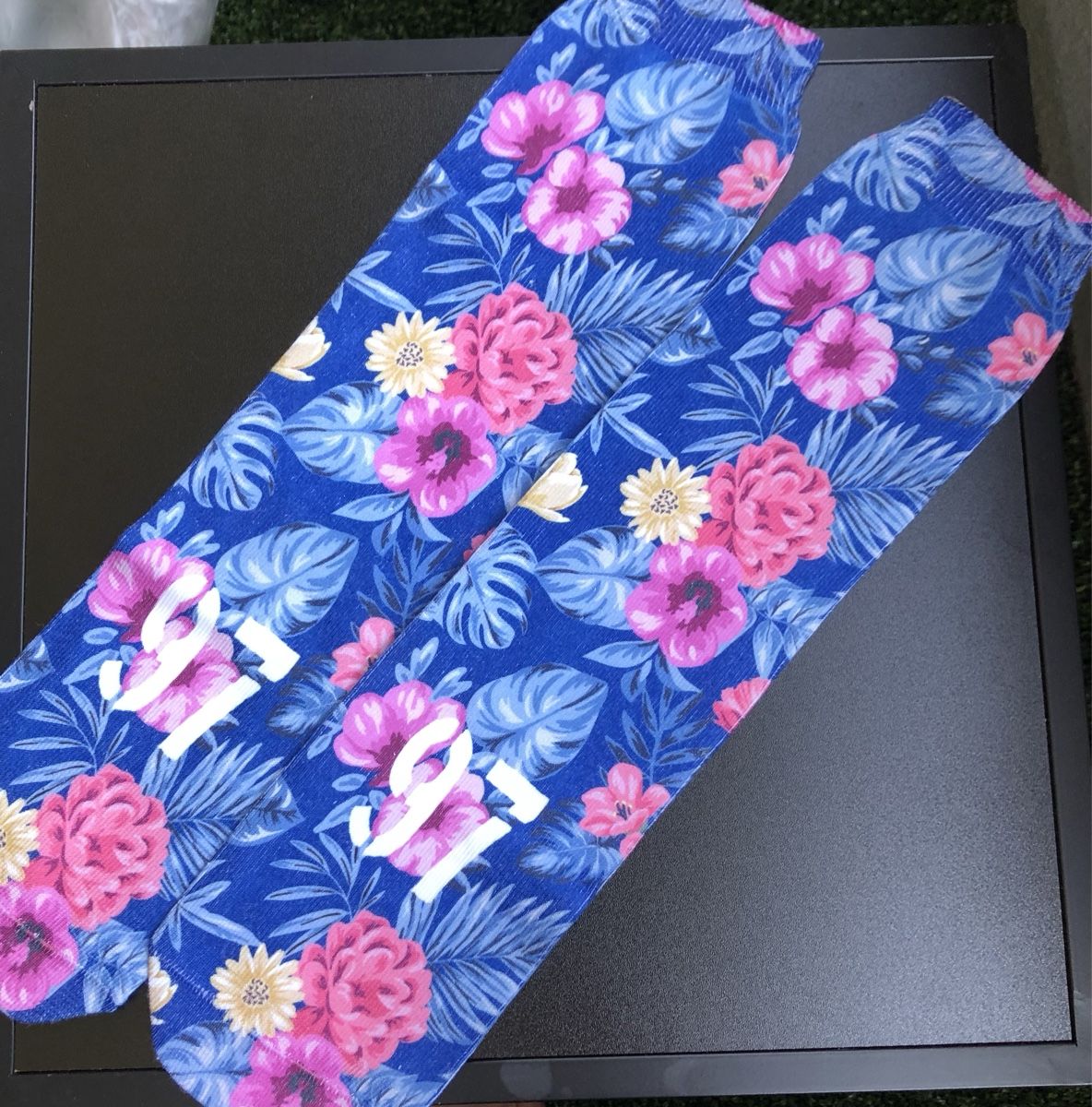 Socken: Onesize Socken/Stülpen mit Blumenmuster blau neu – Neu (gemäss Beschreibung) aus St.Gallen von nitka. 1