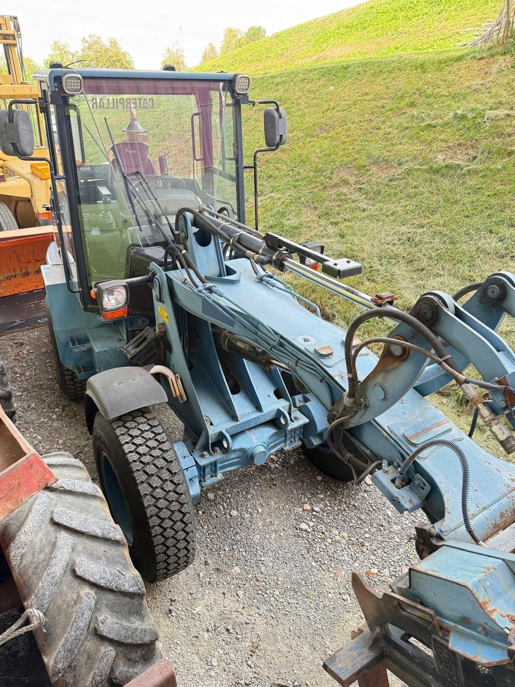 Caterpillar Caricatori: Pneulader CAT 906 – Usato da Wittenbach venduto da HofstetterMechanik 3