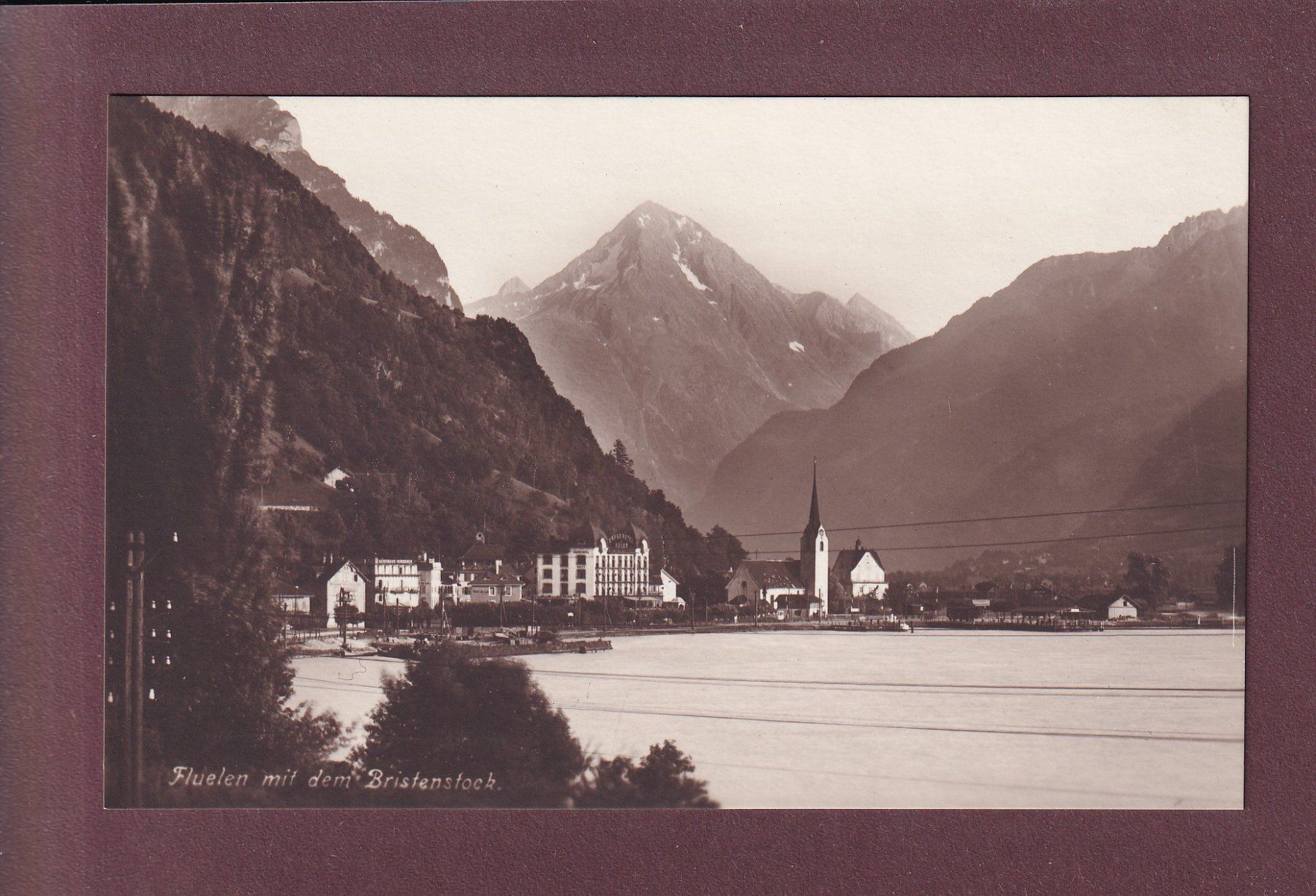 Ansichtskarten: FLUELEN - Kirche - Bristenstock – Gebraucht aus Pully von nicecards