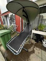 Gartenliege mit Sonnendach grau gebrauchter Zustand
