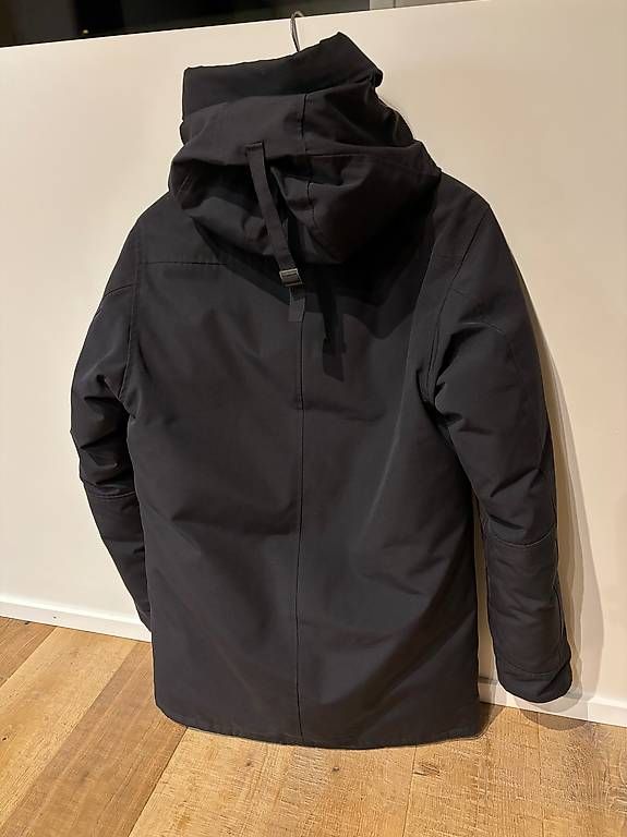 Canada Goose Jacken: Canada Goose Winterjacke Parka / Grösse M – Gebraucht aus Zwingen von leu_b6jz 1