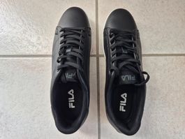 Fila Sneaker in Schwarz flach mit weisser Sohle neuwertig