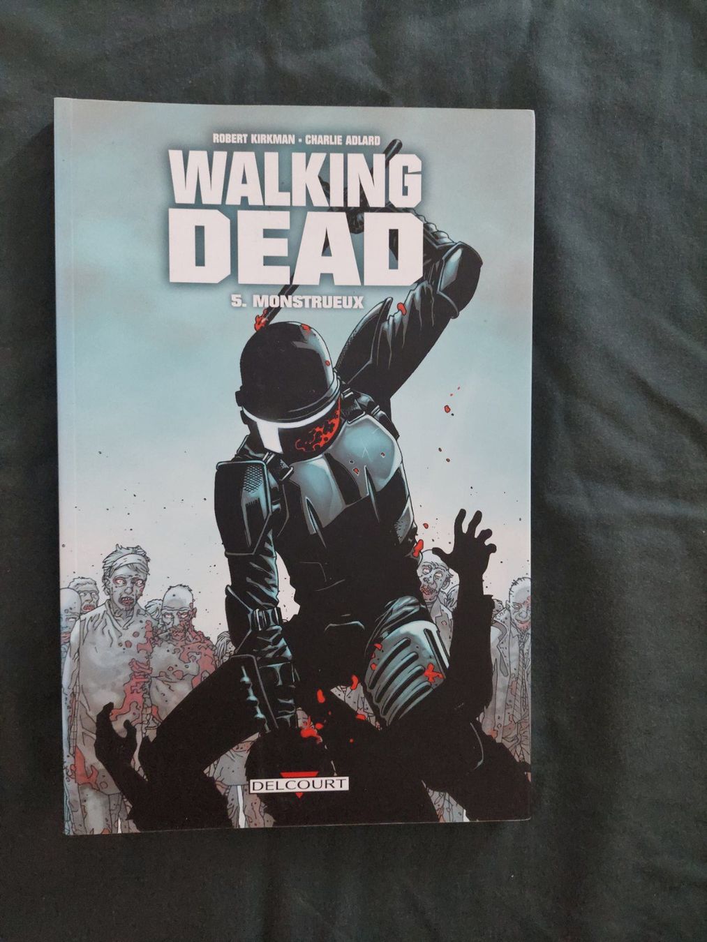 Fumetti: Walking Dead T.5 Monstrueux Ed. 2010 TBE – Usato da Genève venduto da Blu_BD