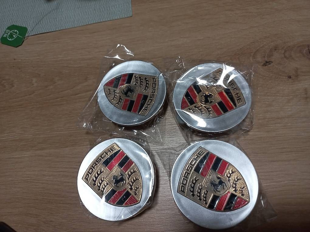 Alle Autoersatzteile: Radnabenkappen porsche 65mm neu – Gebraucht aus Egolzwil von nag_g6sx