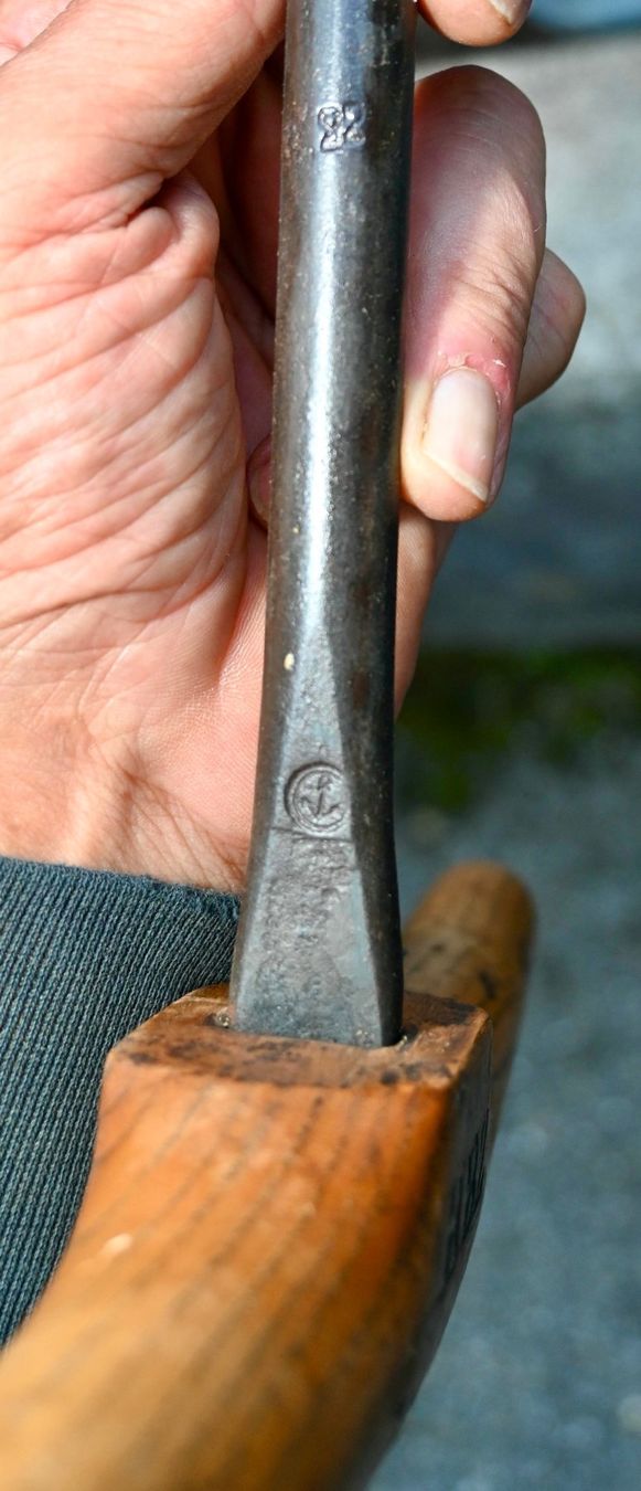 Tutti gli attrezzi: ANTIKER Handbohrer Länge 46cm punziert ANKER & 22 – Usato da Pfaffhausen venduto da mono_rec 1