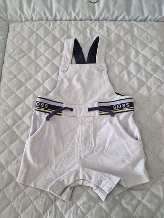 Salopette Hugo Boss, taille 3-6 mois, parfait état!