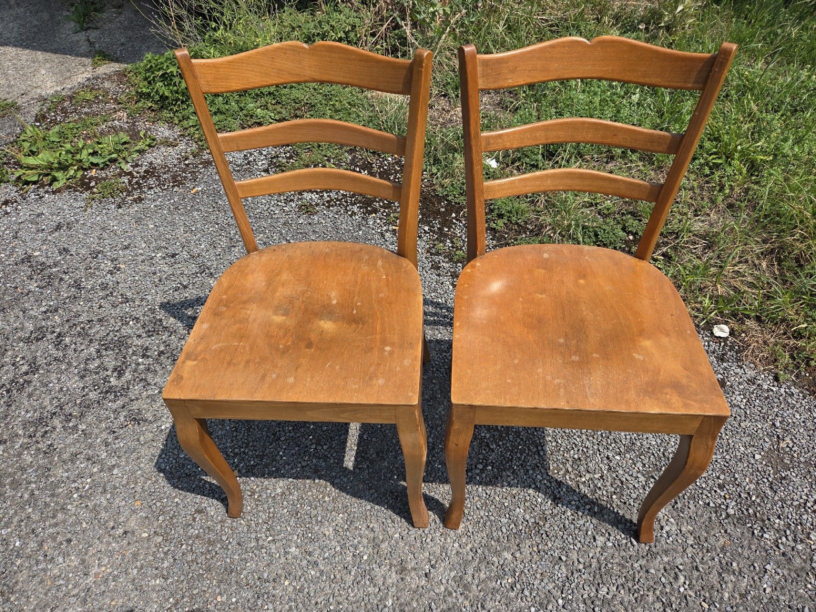Chaises: 2 antike Holzstühle – D'occasion à Wädenswil par weihpos