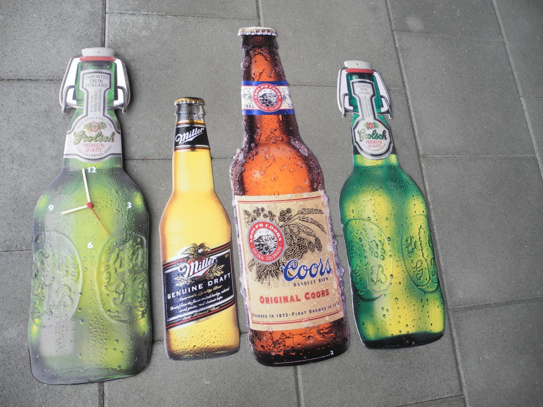Insegne: 4 GROSSE - BIERFLASCHEN  ALU – Nuovo (secondo la descrizione) da Reinach AG venduto da Huckleberrysix