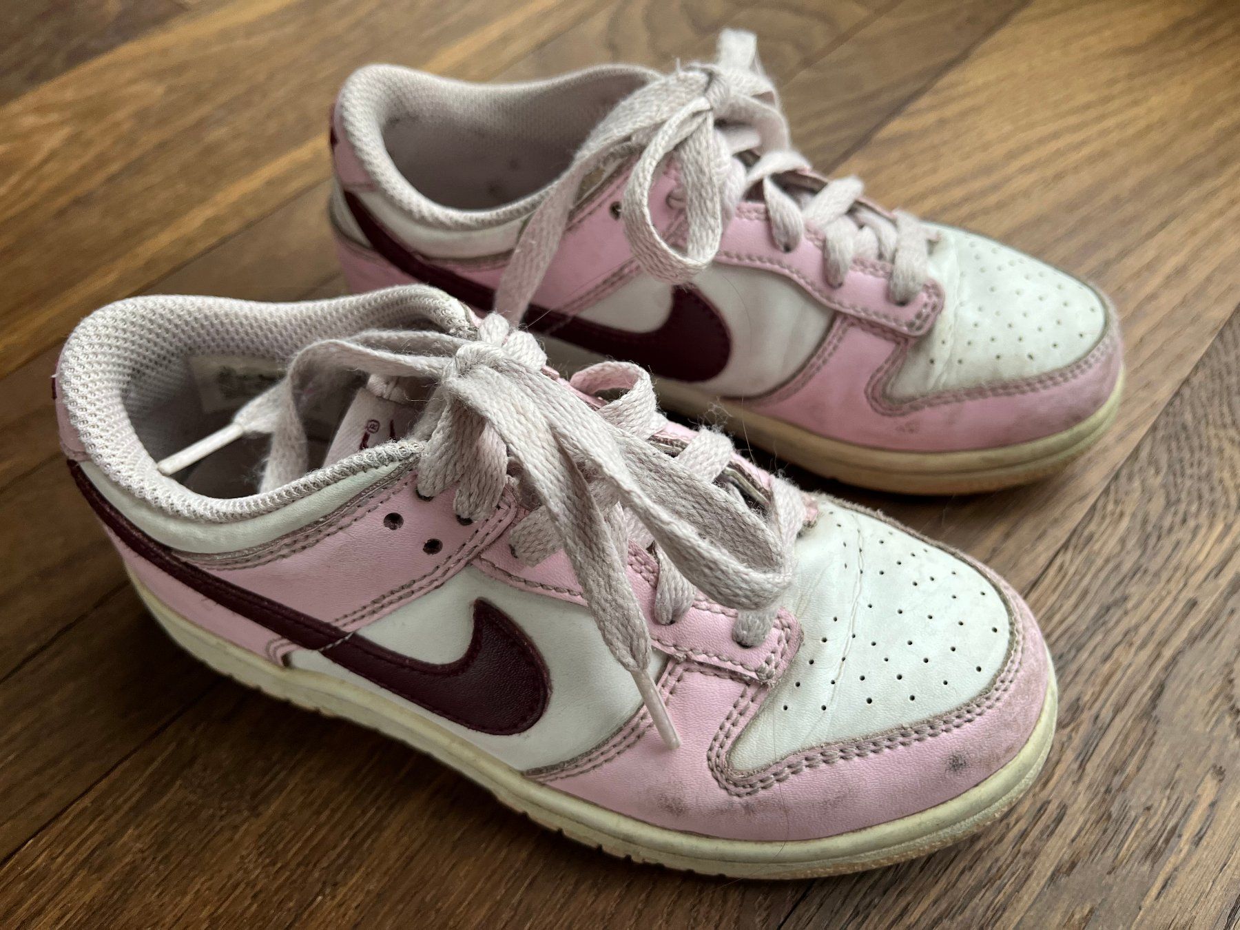 Nike Scarpe per ragazze: Turnschuhe Sneaker Nike Gr. 30 - Mädchen Schuhe – Usato da Affoltern am Albis venduto da Blackrhythm 5