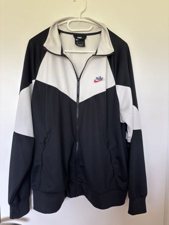 Nike Trainingsjacke schwarz weiss Grösse L guter Zustand