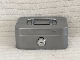 Mini Kassette Metall grau mit Schlüssel 