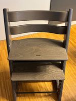 Stokke Tripp Trapp Hochstuhl  dunkelgrau/braun