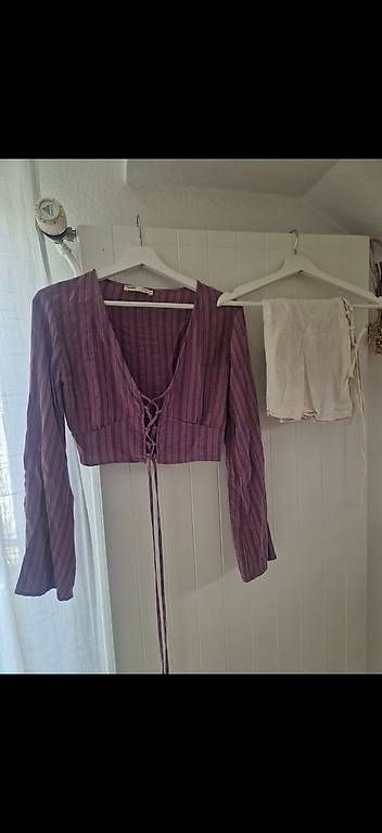 Costumes: Oberteil mit Jupe – D'occasion à Liestal par loo_bh95 1