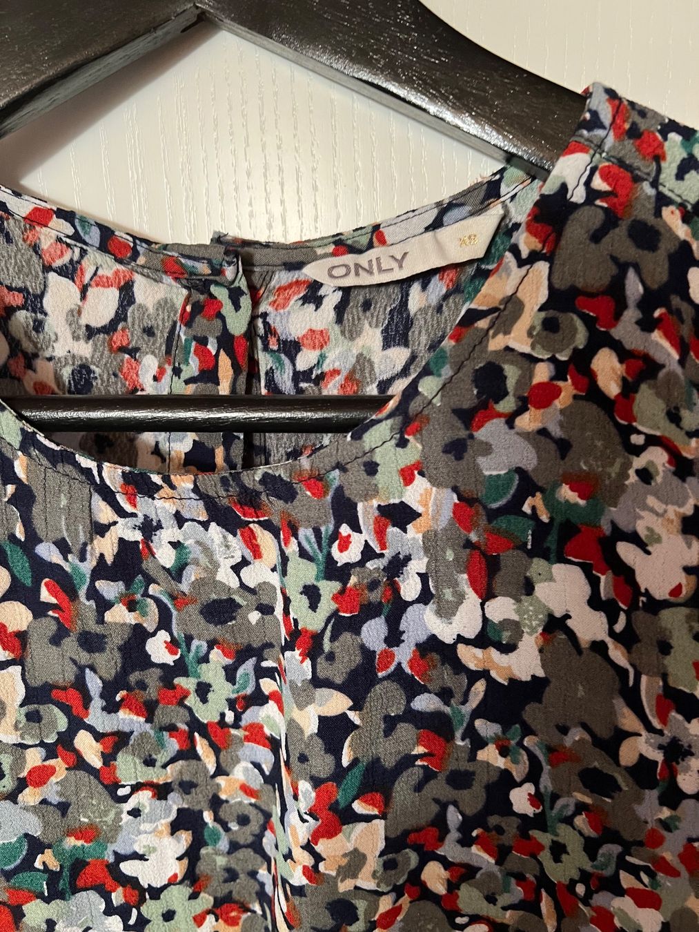 Only Blusen: Tolle ONLY Bluse mit Blumenmuster, Grösse 36 – Gebraucht aus Ruggell von Malbuntiger01 2