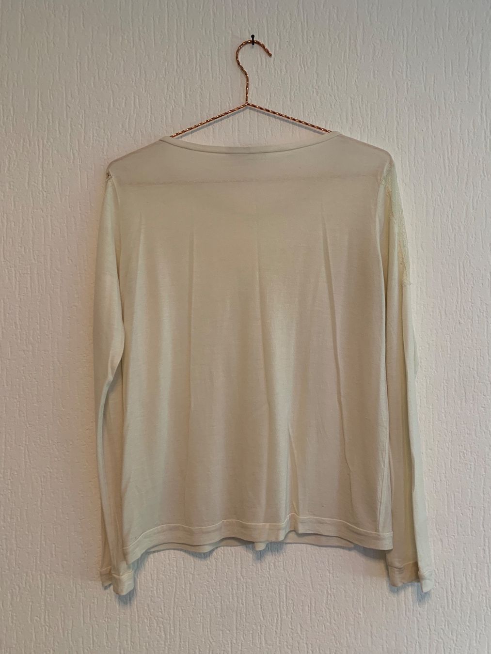 Maje Top: Maje pullover blanc avec dentelle (M/taille 2) – Usato da Lausanne venduto da Xiaoxi 2