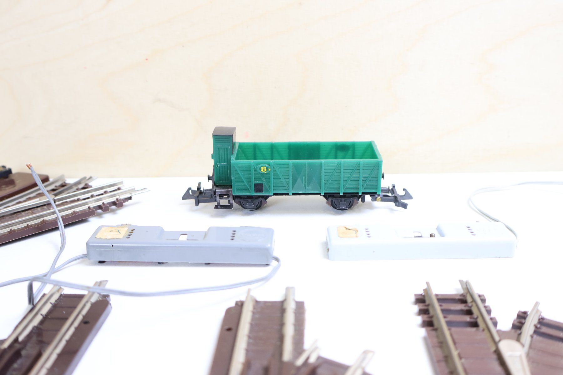 Wesa Modellini di ferrovie: WESA 6 x Weichen + Güterwagen + Kabel - Modellbahn – Usato da Winterthur venduto da Monstera 3