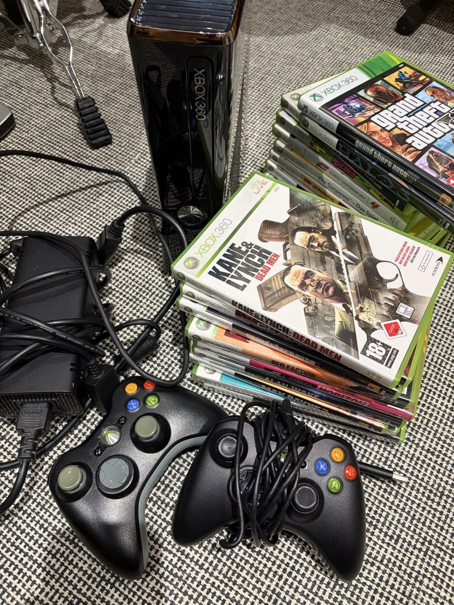 Microsoft Konsolen: Xbox 360 S / 2 Controller / 20 Games – Gebraucht aus Magden von Raybs7