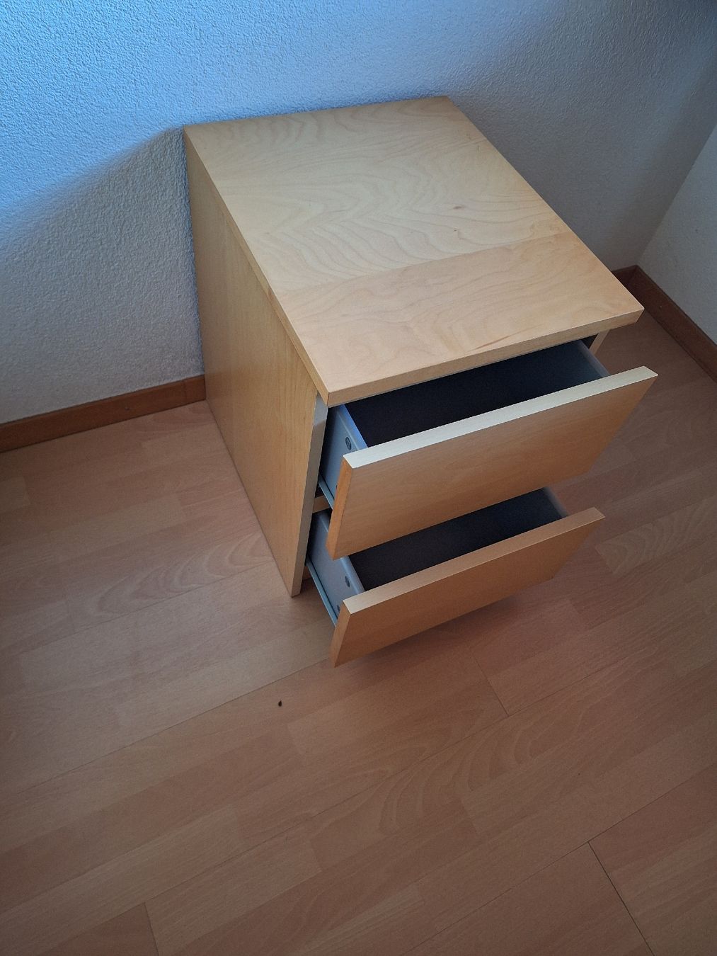 Ikea Comodini: Ikea Malm Nachttisch – Usato da Oberlunkhofen venduto da piu_5f79 1
