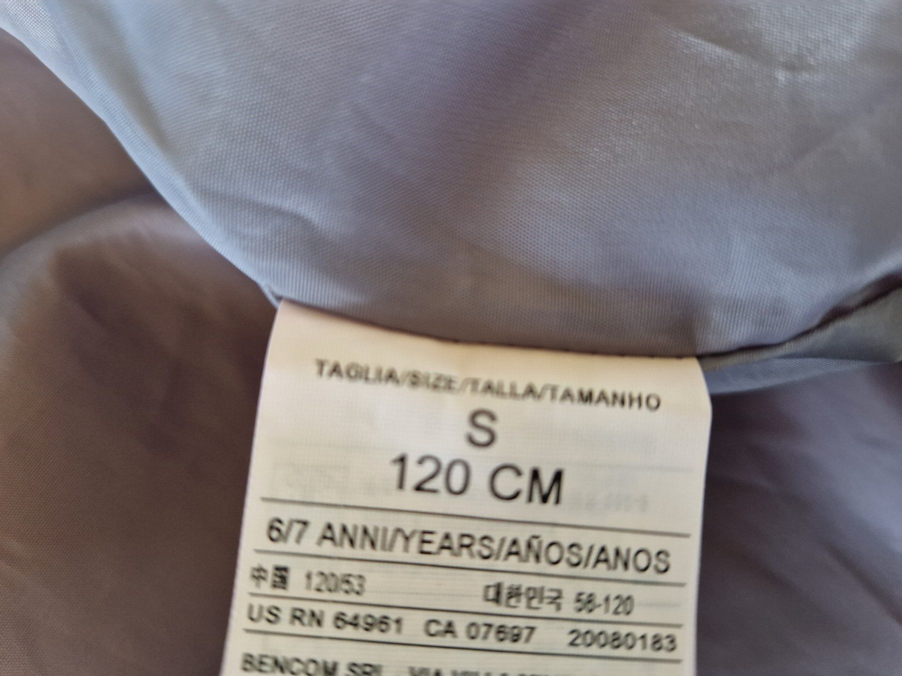 Benetton Jacken: Regenjacke Benetton 120 S rot – Gebraucht aus Giswil von monimaus08 2