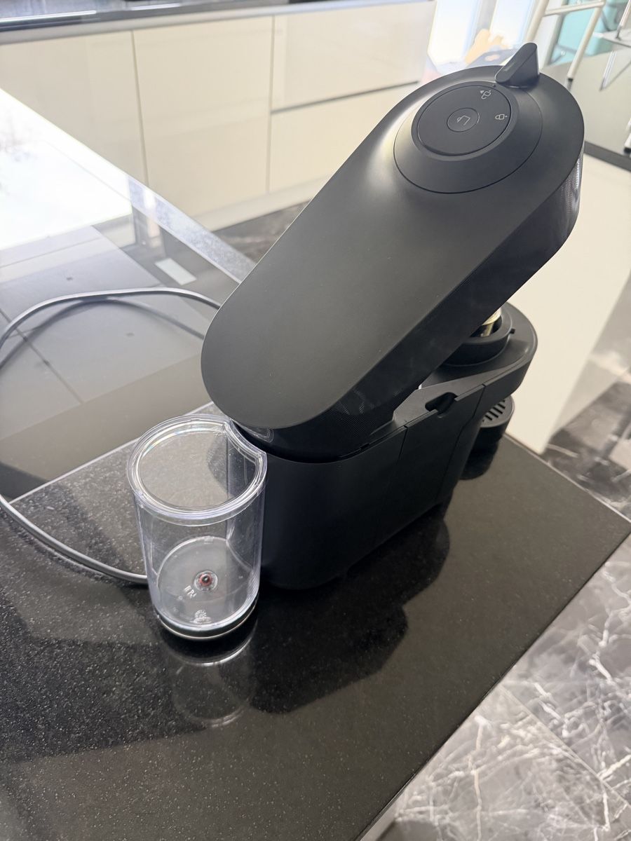Nespresso Macchine per caffè & Macchine per espresso: Nespresso Vertuo Next Delonghi noir – Nuovo (secondo la descrizione) da La Neuveville venduto da mypinguin 4