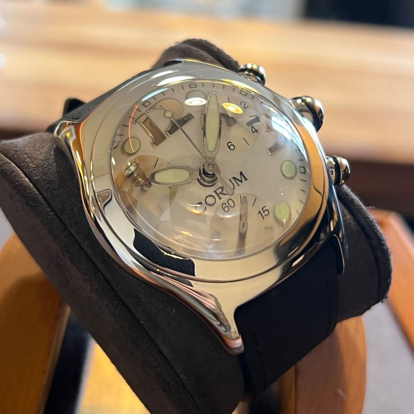 Corum Uhren: Corum Bubble Quartz Chronograph Silver Dial 396.250.20 – Gebraucht aus Carouge GE von Watchaser 7