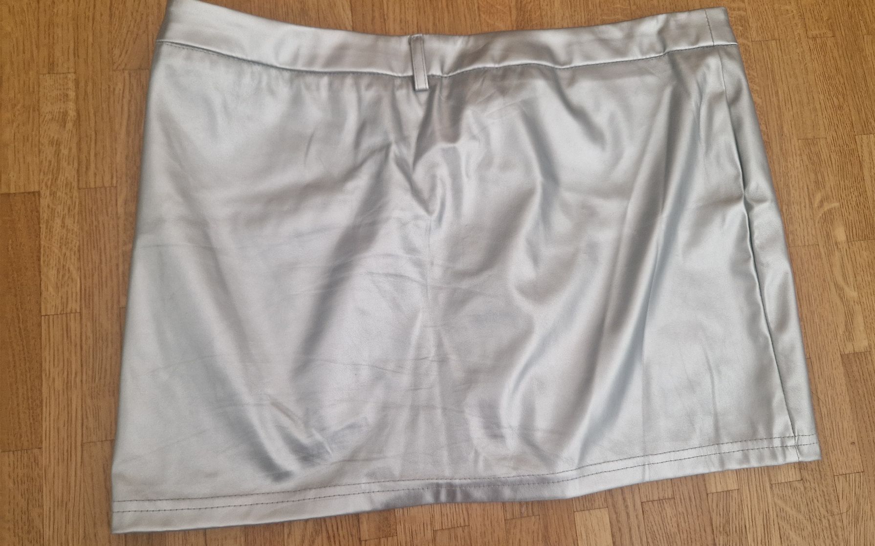 Gonne: Jupe courte aspect cuir argentée taille M – Nuovo (secondo la descrizione) da Versoix venduto da aline_b 1
