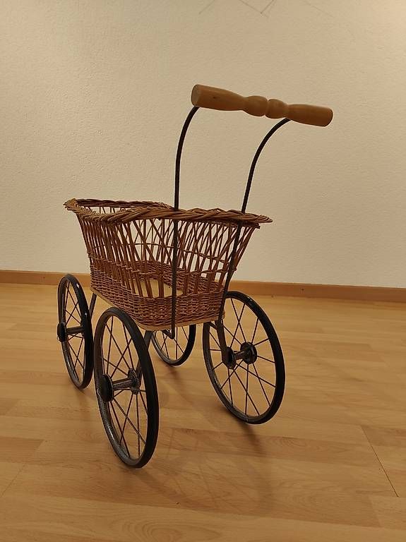 Carrozzine per bambole: Neuwertiger Puppenwagen – Usato da Heiden venduto da Sirgreg 1