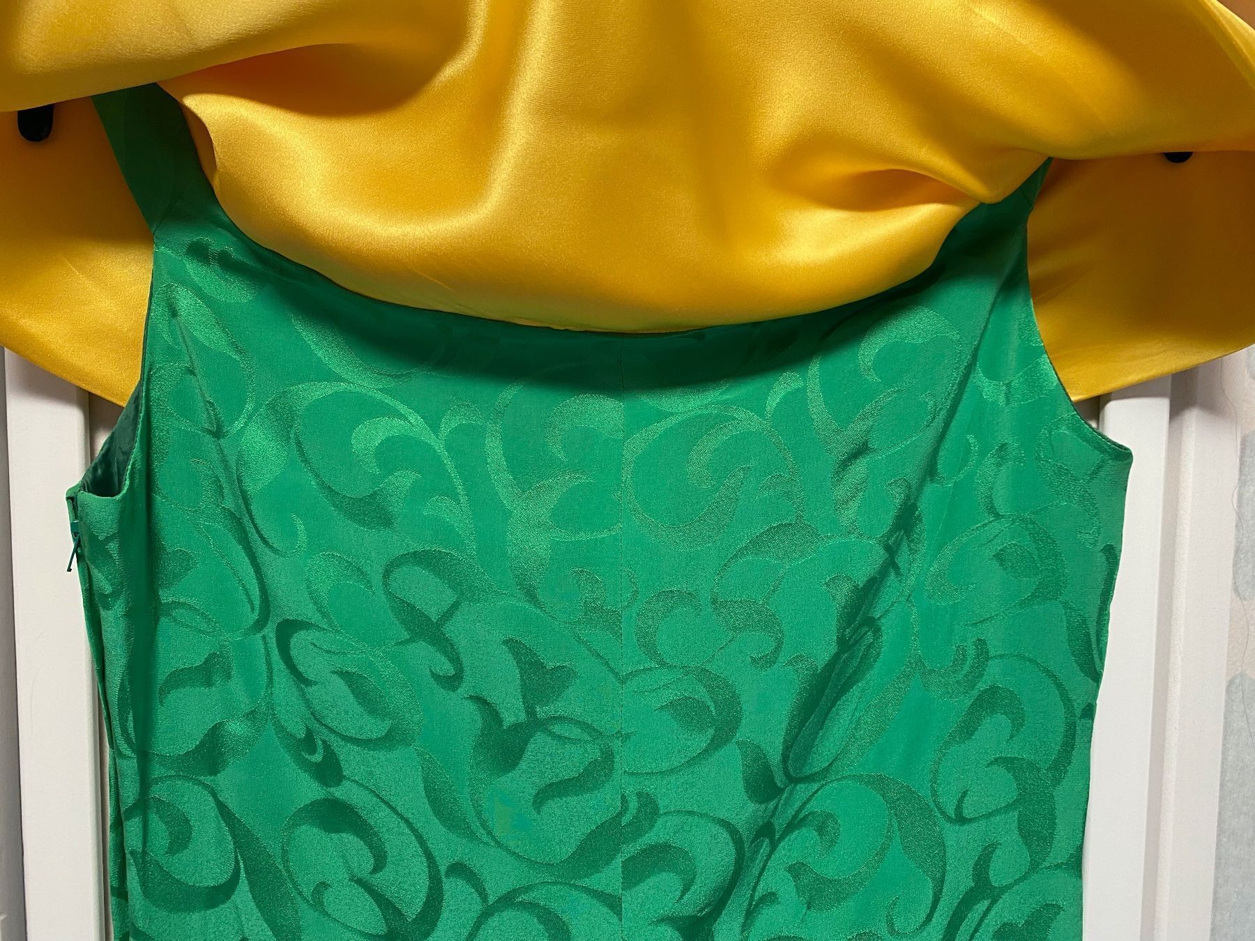 Kleider: Belle robe verte en soie. S – Neu (gemäss Beschreibung) aus Grund b. Gstaad von PlageNeige 7
