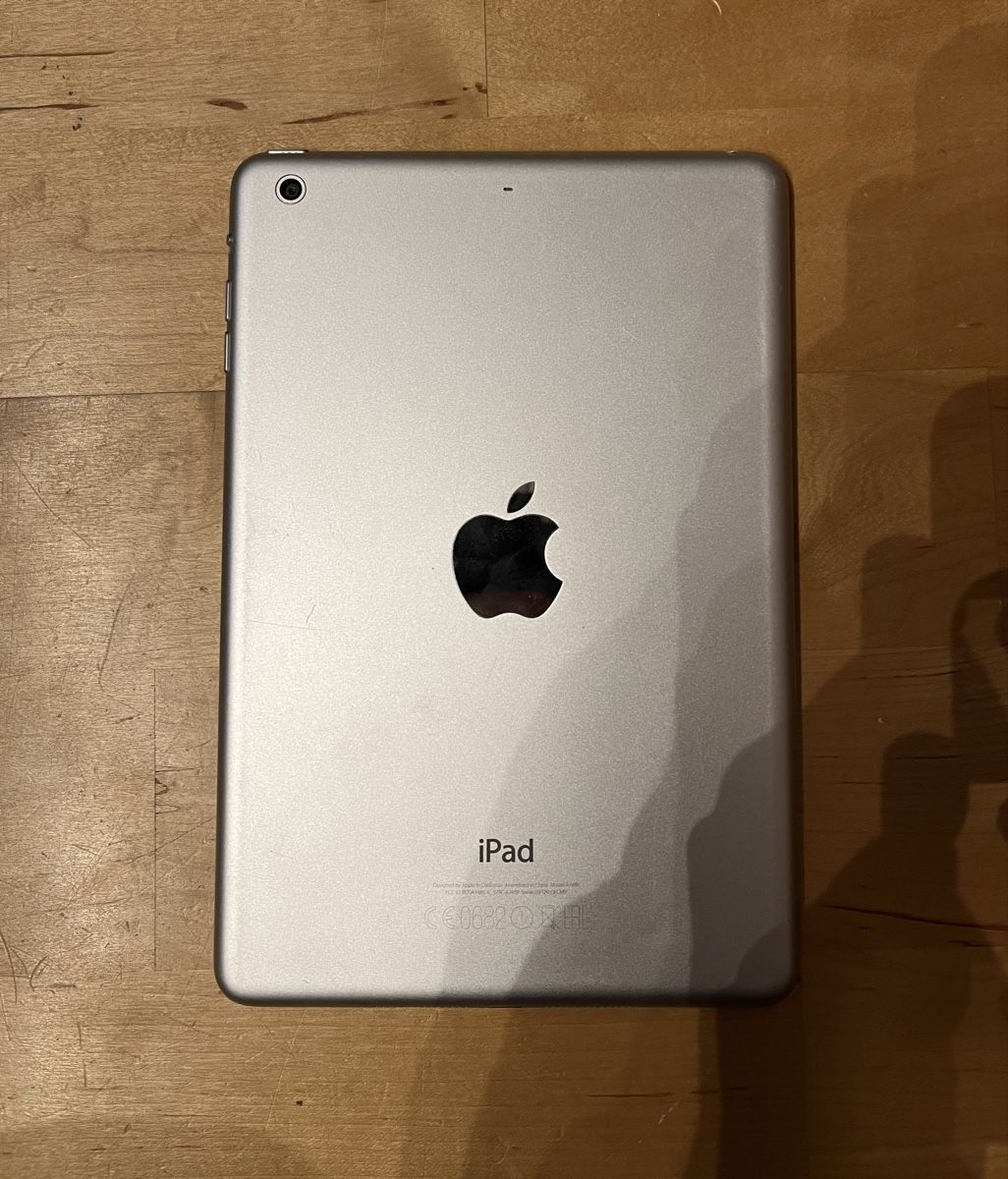 Apple Tablet PC: Apple iPad Tablet silber gebrauchter Zustand – Gebraucht aus Lupsingen von sil_l6wg 1